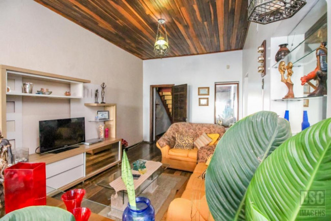 Imagem Casa com 5 Quartos à Venda, 220 m² em Centro Histórico - Porto Alegre Imagem Casa com 5 Quartos à Venda, 220 m² em Centro Histórico - Porto Alegre