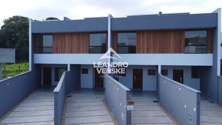 Sobrado com 3 Quartos à Venda,  em Glória - Joinville