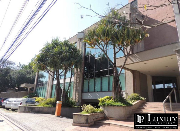 Imóvel Comercial à Venda,  em Vila Hamburguesa - São Paulo