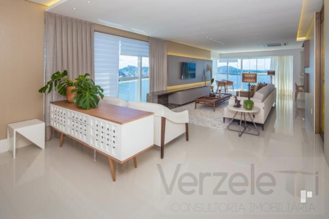 Imagem Apartamento com 4 Quartos à Venda, 238 m² em Centro - Balneário Camboriú Imagem Apartamento com 4 Quartos à Venda, 238 m² em Centro - Balneário Camboriú