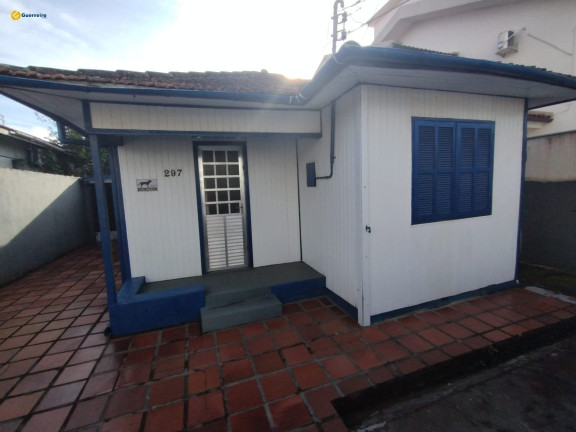 Imagem Casa com 4 Quartos à Venda, 324 m² em Balneário - Florianópolis Imagem Casa com 4 Quartos à Venda, 324 m² em Balneário - Florianópolis