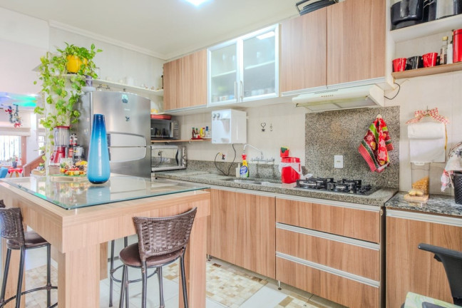 Imagem Casa com 2 Quartos à Venda, 127 m² em Vila Nova - Porto Alegre Imagem Casa com 2 Quartos à Venda, 127 m² em Vila Nova - Porto Alegre