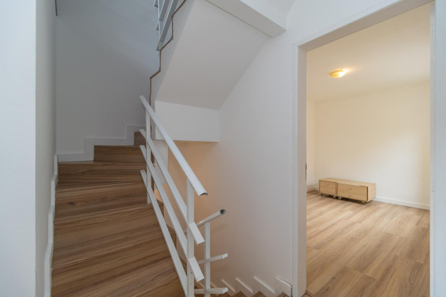 Imagem Sobrado com 3 Quartos para Alugar, 140 m² em São Braz - Curitiba Imagem Sobrado com 3 Quartos para Alugar, 140 m² em São Braz - Curitiba