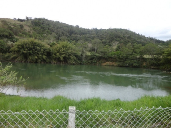 Imagem Terreno à Venda, 1.324 m² em Angola - Santa Branca Imagem Terreno à Venda, 1.324 m² em Angola - Santa Branca