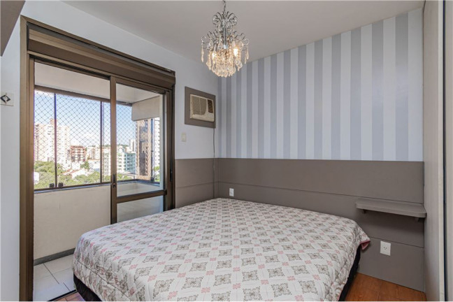 Imagem Imóvel com 2 Quartos à Venda, 73 m² em Menino Deus - Porto Alegre Imagem Imóvel com 2 Quartos à Venda, 73 m² em Menino Deus - Porto Alegre