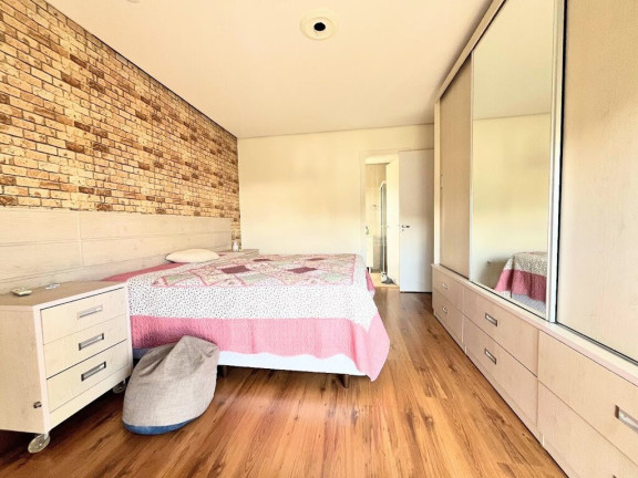 Imagem Casa com 3 Quartos à Venda, 300 m² em Vila Nova - Porto Alegre Imagem Casa com 3 Quartos à Venda, 300 m² em Vila Nova - Porto Alegre