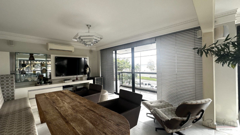 Imagem Apartamento com 3 Quartos à Venda, em Centro - Florianópolis Imagem Apartamento com 3 Quartos à Venda, em Centro - Florianópolis