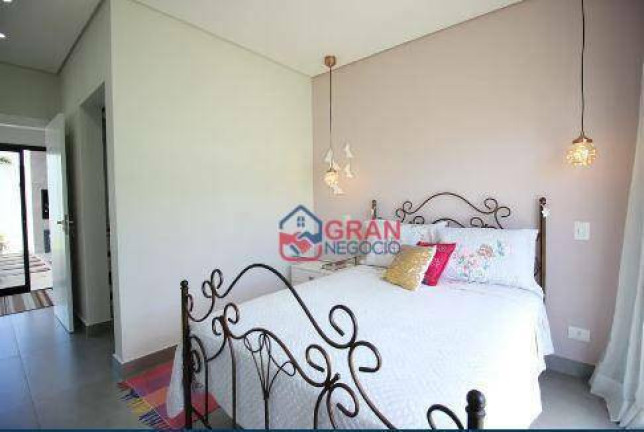 Imagem Casa com 4 Quartos à Venda, 233 m² em Butiatuvinha - Curitiba Imagem Casa com 4 Quartos à Venda, 233 m² em Butiatuvinha - Curitiba