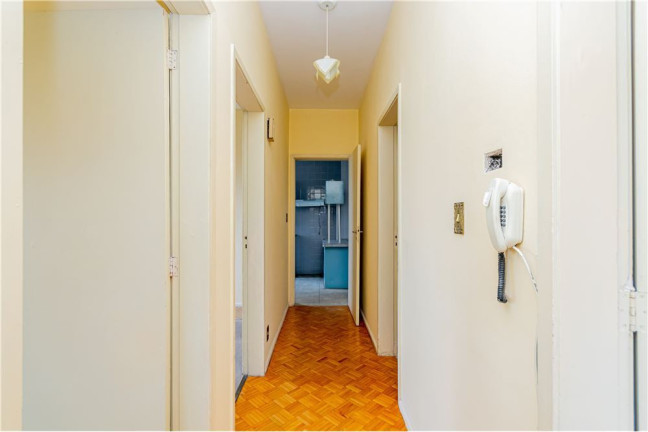 Imagem Imóvel com 3 Quartos à Venda, em Rio Branco - Porto Alegre Imagem Imóvel com 3 Quartos à Venda, em Rio Branco - Porto Alegre