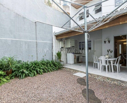 Imagem Casa com 4 Quartos à Venda, 225 m² em água Verde - Curitiba Imagem Casa com 4 Quartos à Venda, 225 m² em água Verde - Curitiba