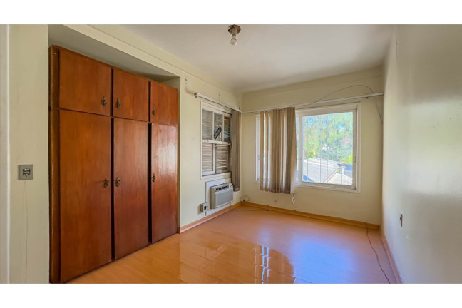 Imagem Casa com 4 Quartos à Venda, 245 m² em Petrópolis - Porto Alegre Imagem Casa com 4 Quartos à Venda, 245 m² em Petrópolis - Porto Alegre