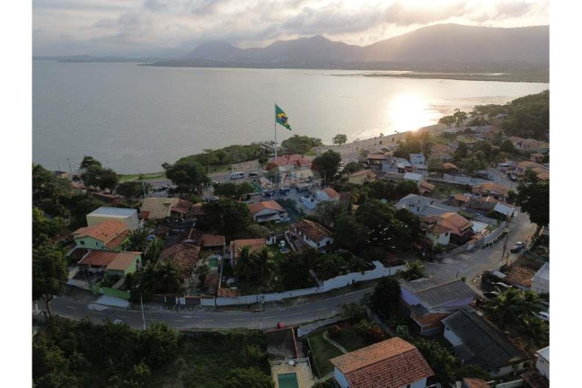 Terreno à Venda, 950 m² em Centro - Maricá