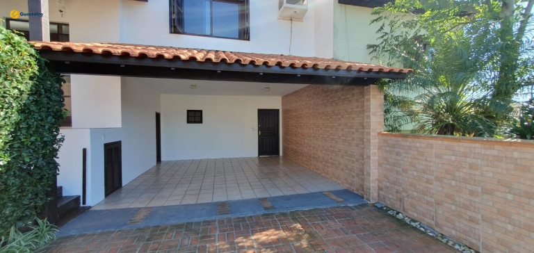 Imagem Casa com 3 Quartos à Venda, 304 m² em Trindade - Florianópolis Imagem Casa com 3 Quartos à Venda, 304 m² em Trindade - Florianópolis