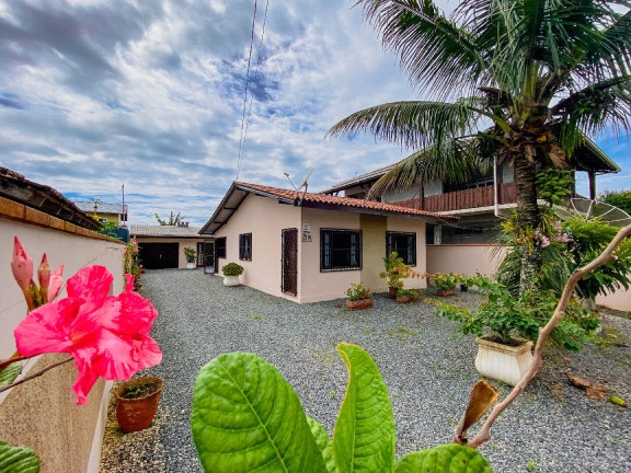 Imagem Casa com 3 Quartos à Venda, 360 m² em Centro - Balneário Barra Do Sul Imagem Casa com 3 Quartos à Venda, 360 m² em Centro - Balneário Barra Do Sul