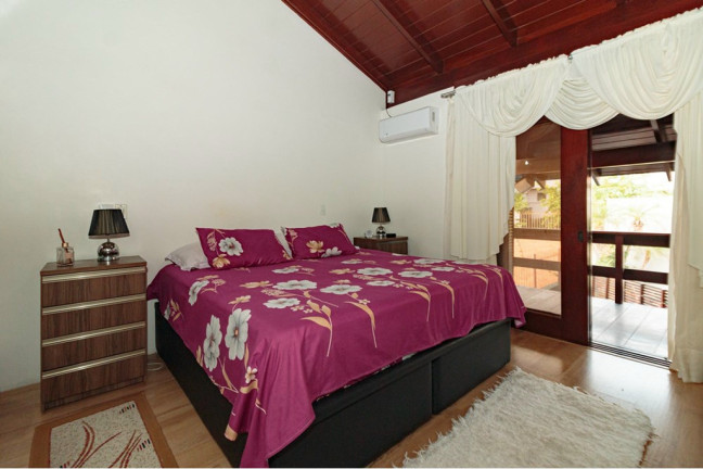 Imagem Casa com 3 Quartos à Venda, 330 m² em Jardim Itu - Porto Alegre Imagem Casa com 3 Quartos à Venda, 330 m² em Jardim Itu - Porto Alegre