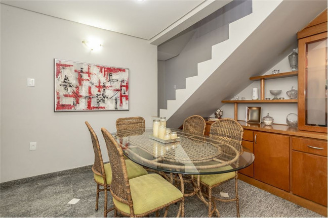 Imagem Casa com 4 Quartos à Venda, 250 m² em Três Figueiras - Porto Alegre Imagem Casa com 4 Quartos à Venda, 250 m² em Três Figueiras - Porto Alegre