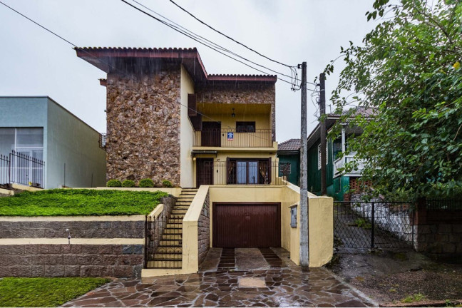 Imagem Casa com 3 Quartos à Venda, 329 m² em Vila Ipiranga - Porto Alegre Imagem Casa com 3 Quartos à Venda, 329 m² em Vila Ipiranga - Porto Alegre