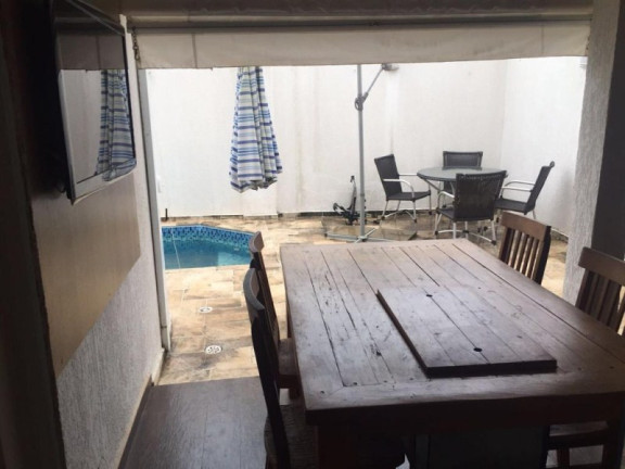 Sobrado com 3 Quartos à Venda, 100 m² em Bairro Da Vossoroca - Sorocaba