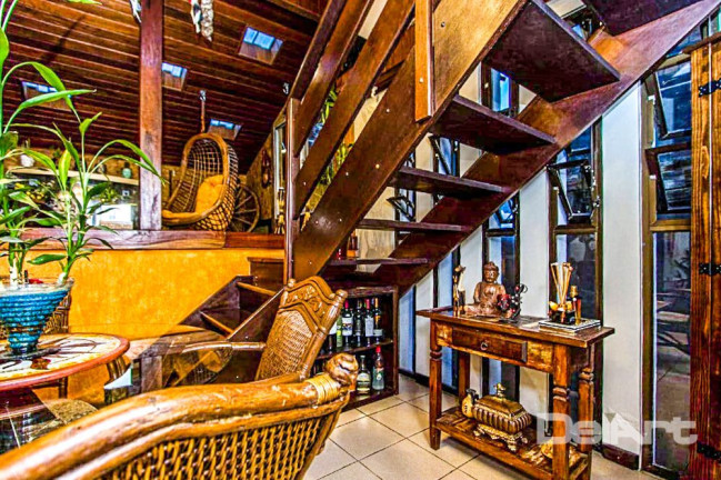 Imagem Casa com 3 Quartos à Venda, 310 m² em São Braz - Curitiba Imagem Casa com 3 Quartos à Venda, 310 m² em São Braz - Curitiba
