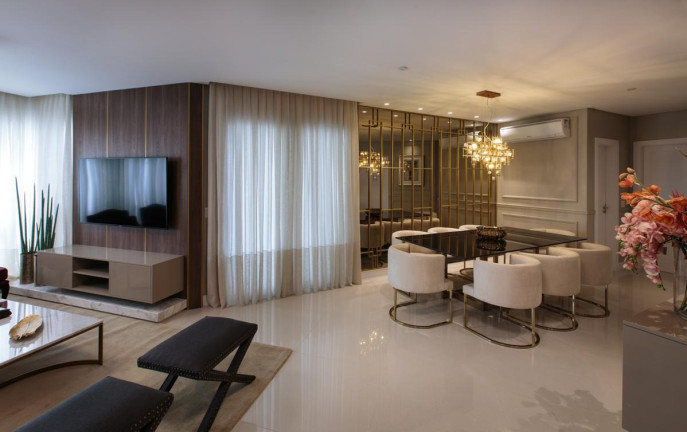 Imagem Imóvel com 4 Quartos à Venda, 200 m² em Centro - Balneário Camboriú Imagem Imóvel com 4 Quartos à Venda, 200 m² em Centro - Balneário Camboriú