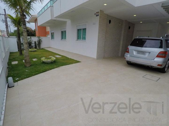 Imagem Casa com 6 Quartos à Venda, 500 m² em Mariscal - Bombinhas Imagem Casa com 6 Quartos à Venda, 500 m² em Mariscal - Bombinhas