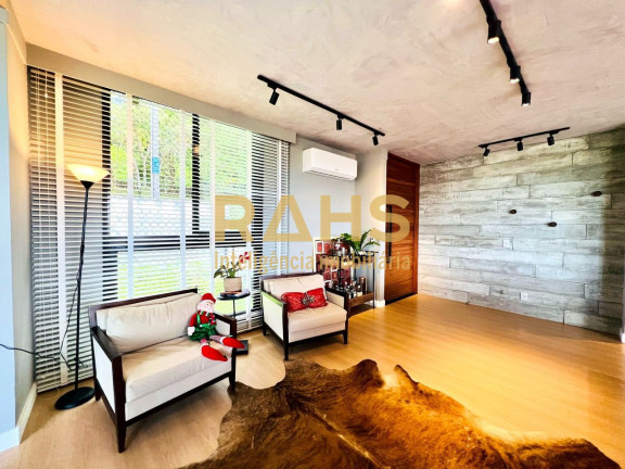 Imagem Casa com 3 Quartos à Venda, 294 m² em América - Joinville Imagem Casa com 3 Quartos à Venda, 294 m² em América - Joinville