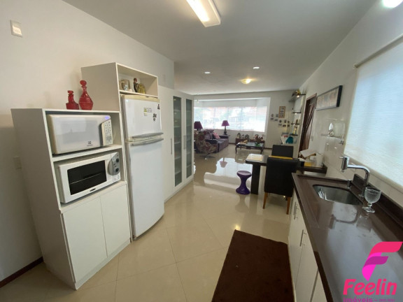 Imagem Casa com 3 Quartos à Venda, 141 m² em Carianos - Florianópolis Imagem Casa com 3 Quartos à Venda, 141 m² em Carianos - Florianópolis