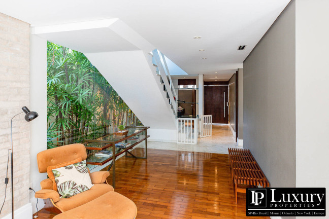 Imagem Casa com 4 Quartos à Venda, 411 m² em Moema - São Paulo Imagem Casa com 4 Quartos à Venda, 411 m² em Moema - São Paulo