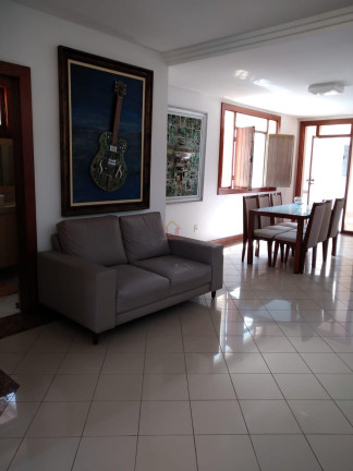 Imagem Casa de Condomínio com 4 Quartos à Venda, 366 m²
