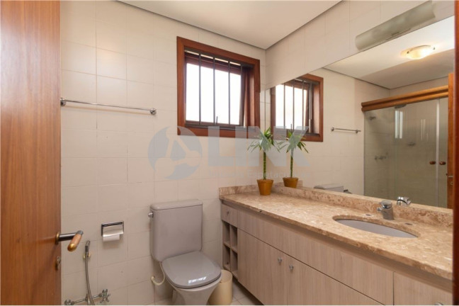 Imagem Imóvel com 3 Quartos à Venda, 236 m² em Moinhos De Vento - Porto Alegre