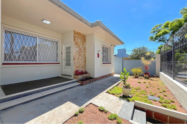 Imagem Casa com 4 Quartos à Venda, 207 m² em Teresópolis - Porto Alegre Imagem Casa com 4 Quartos à Venda, 207 m² em Teresópolis - Porto Alegre