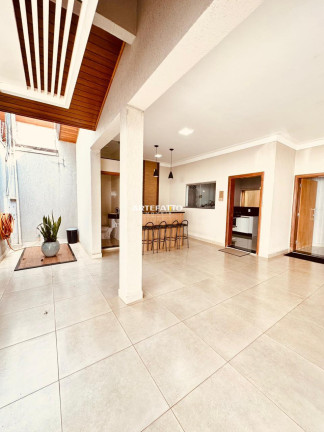 Imagem Casa com 3 Quartos à Venda, 200 m² Imagem Casa com 3 Quartos à Venda, 200 m²