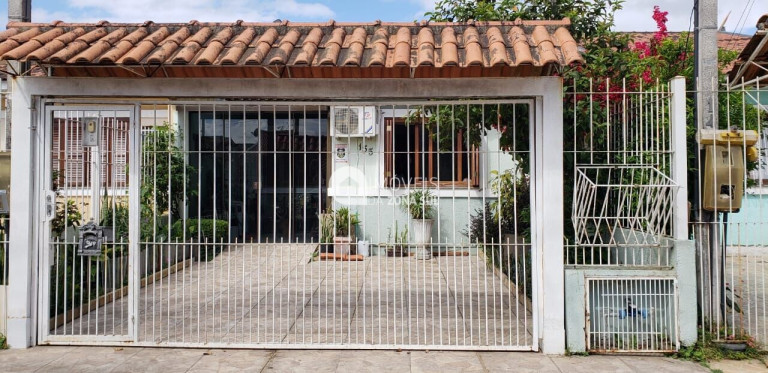 Casa com 2 Quartos à Venda, 100 m²