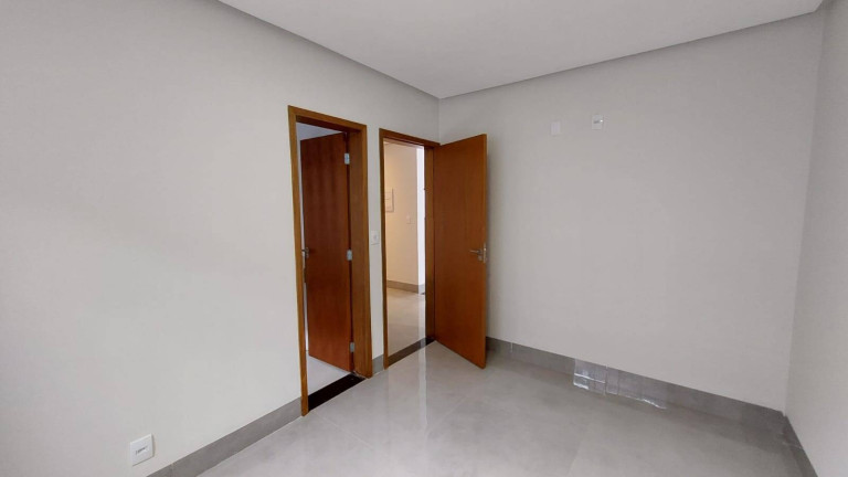 Imagem Casa com 3 Quartos à Venda, 394 m² em Setor Leste Universitário - Goiânia Imagem Casa com 3 Quartos à Venda, 394 m² em Setor Leste Universitário - Goiânia