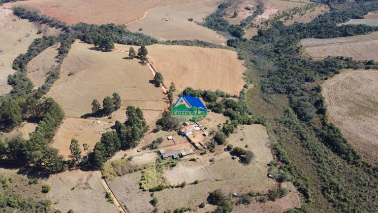 Imagem Imóvel com 7 Quartos à Venda, 800 m² em Zona Rural - Aiuruoca Imagem Imóvel com 7 Quartos à Venda, 800 m² em Zona Rural - Aiuruoca