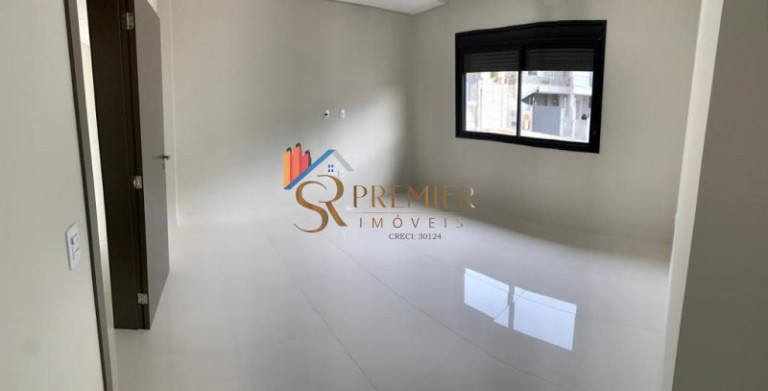 Imagem Casa com 3 Quartos à Venda, 270 m² em Itacorubi - Florianópolis Imagem Casa com 3 Quartos à Venda, 270 m² em Itacorubi - Florianópolis
