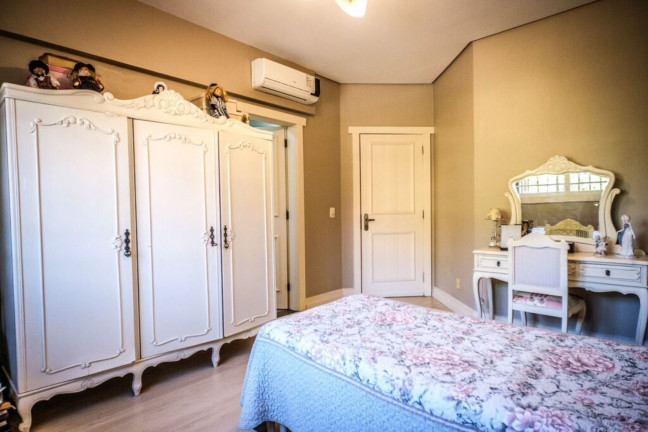Imagem Casa com 5 Quartos à Venda, em Santa Tereza - Porto Alegre Imagem Casa com 5 Quartos à Venda, em Santa Tereza - Porto Alegre