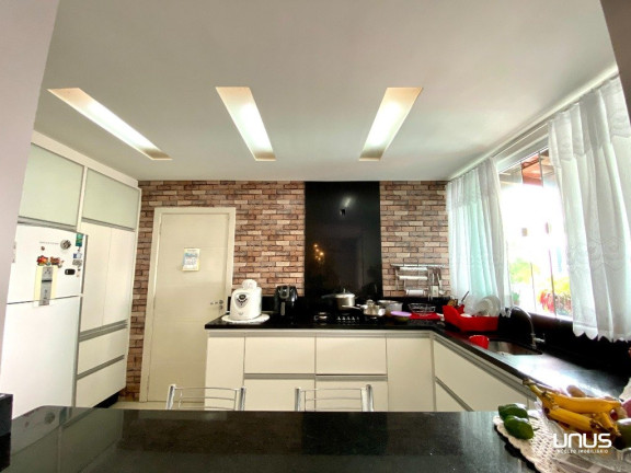 Imagem Casa com 3 Quartos à Venda, 300 m² em Estreito - Florianópolis