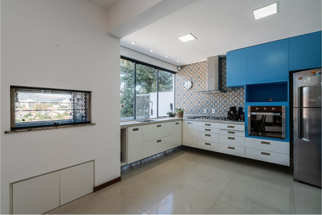 Imagem Casa com 2 Quartos à Venda, 318 m² em Medianeira - Porto Alegre Imagem Casa com 2 Quartos à Venda, 318 m² em Medianeira - Porto Alegre