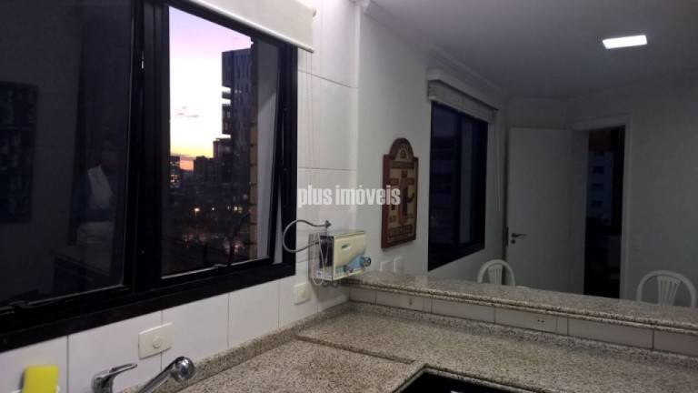 Imagem Apartamento com 3 Quartos à Venda, 205 m² em Vila Nova Conceição - São Paulo Imagem Apartamento com 3 Quartos à Venda, 205 m² em Vila Nova Conceição - São Paulo