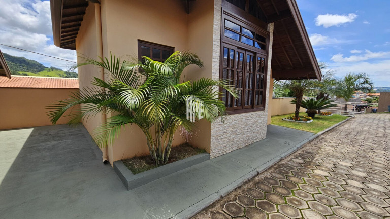Imagem Imóvel com 6 Quartos à Venda, 2.600 m² em Centro - Monte Sião Imagem Imóvel com 6 Quartos à Venda, 2.600 m² em Centro - Monte Sião