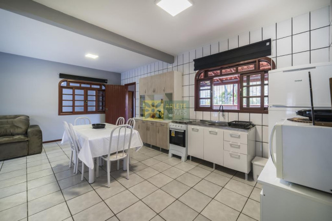Imagem Casa com 4 Quartos à Venda, 135 m² em Bombas - Bombinhas Imagem Casa com 4 Quartos à Venda, 135 m² em Bombas - Bombinhas