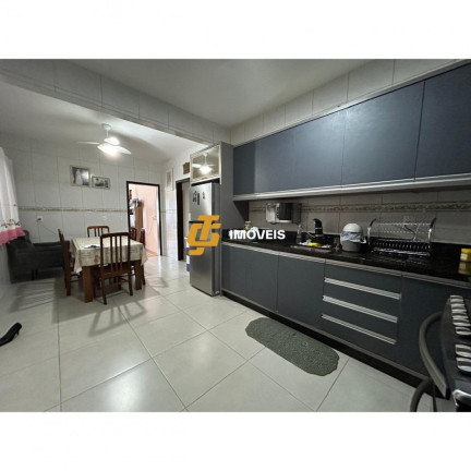 Imagem Casa com 6 Quartos à Venda, 288 m² em Monte Alegre - Camboriú Imagem Casa com 6 Quartos à Venda, 288 m² em Monte Alegre - Camboriú