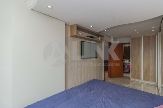 Imagem Imóvel com 3 Quartos à Venda, 215 m² em Vila Ipiranga - Porto Alegre