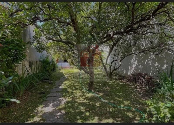 Imagem Casa com 3 Quartos à Venda, 178 m² em Santana - Porto Alegre Imagem Casa com 3 Quartos à Venda, 178 m² em Santana - Porto Alegre