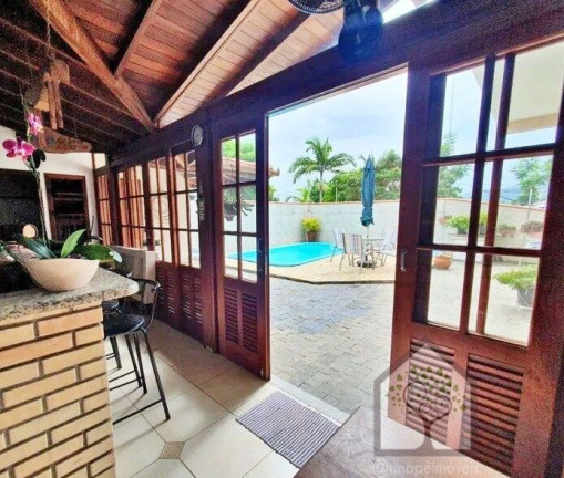 Imagem Casa com 4 Quartos à Venda, 370 m² em Carianos - Florianópolis Imagem Casa com 4 Quartos à Venda, 370 m² em Carianos - Florianópolis