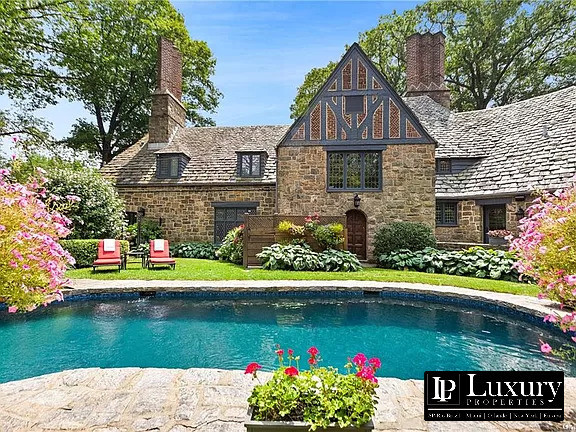 Imagem Casa com 5 Quartos à Venda, em Bronxville - New York City Imagem Casa com 5 Quartos à Venda, em Bronxville - New York City