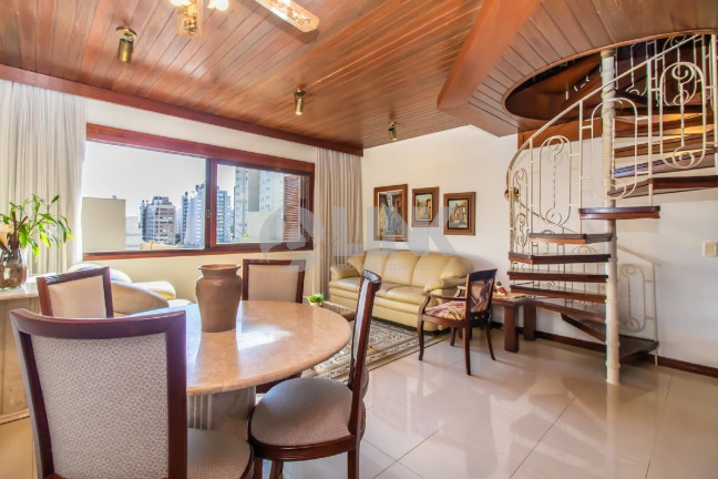 Imagem Imóvel com 3 Quartos à Venda, 225 m² em Auxiliadora - Porto Alegre Imagem Imóvel com 3 Quartos à Venda, 225 m² em Auxiliadora - Porto Alegre