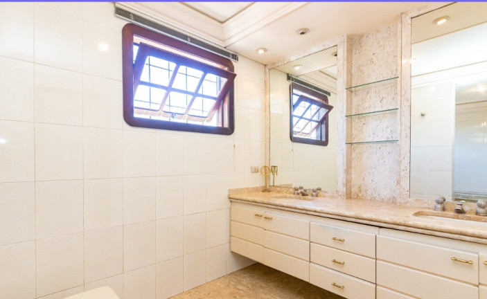 Imagem Casa com 8 Quartos à Venda, 465 m² em Hugo Lange - Curitiba