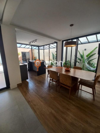 Imagem Casa com 3 Quartos à Venda, 377 m²